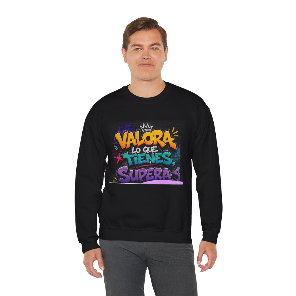 Sweatshirt — Spanish Motivational Quote “Valora lo que tienes…” Colorful Graphic