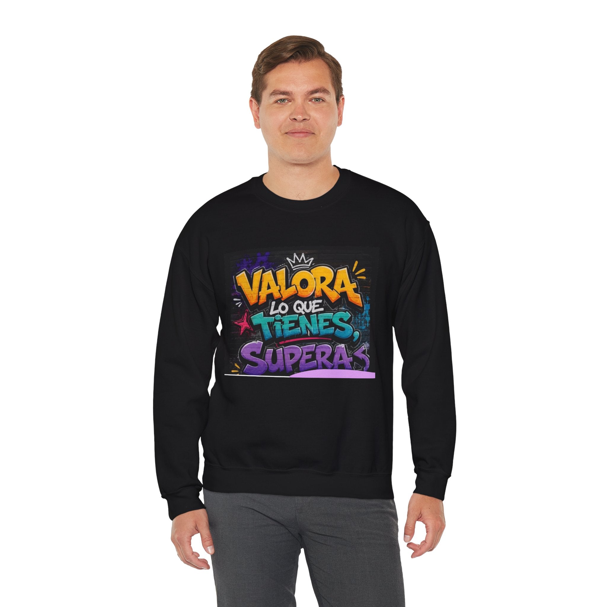 Sweatshirt — Spanish Motivational Quote “Valora lo que tienes…” Colorful Graphic