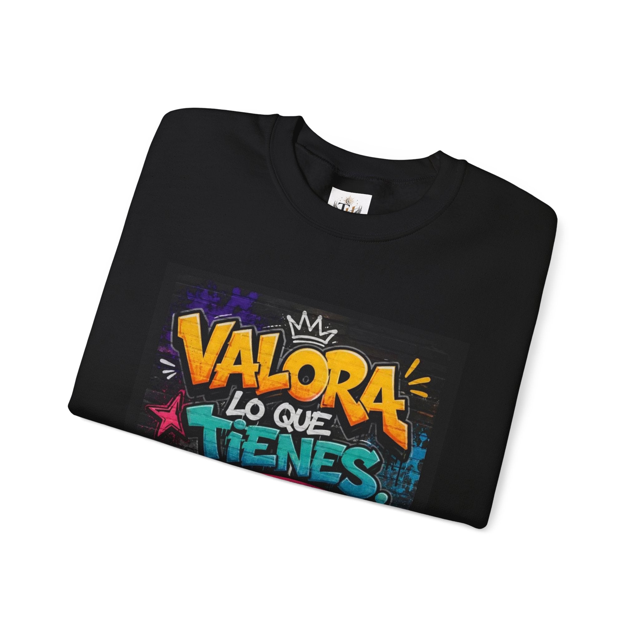 Sweatshirt — Spanish Motivational Quote “Valora lo que tienes…” Colorful Graphic