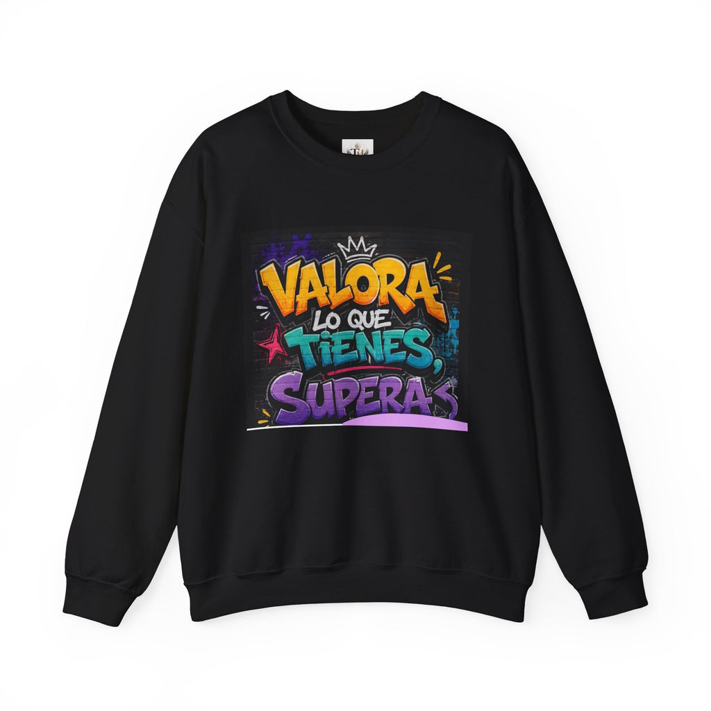 Sweatshirt — Spanish Motivational Quote “Valora lo que tienes…” Colorful Graphic